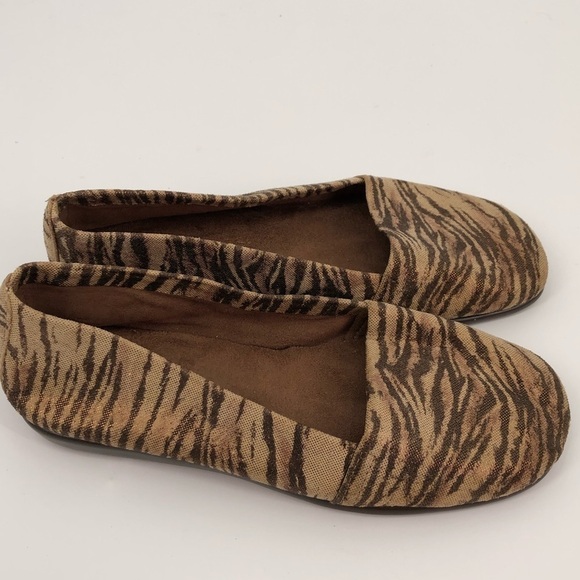 Aerosoles Leather Flats Animal Print Size 5M - Picture 2 of 10